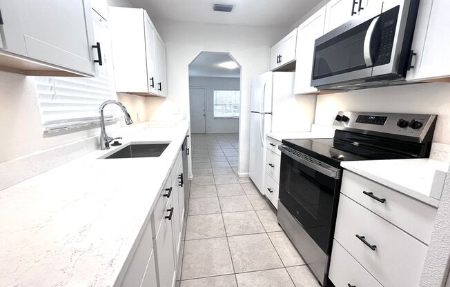 2 beds, 1 bath, $1,595