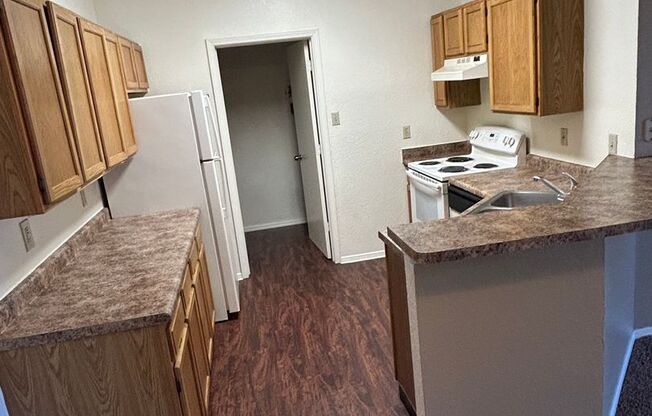 2 beds, 2 baths, 957 sqft, $985, Unit 63