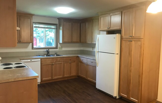 129-31 NE Kingwood Dr.