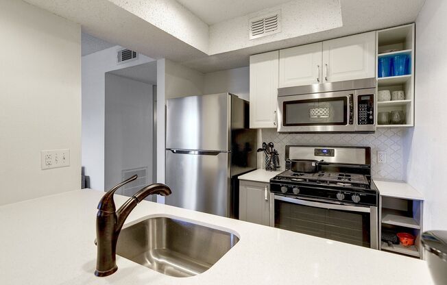 2 beds, 2 baths, 960 sqft, $2,100, Unit 203