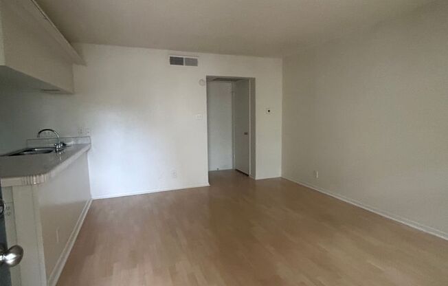 1 bed, 1 bath, 650 sqft, $1,289, Unit SUX-105