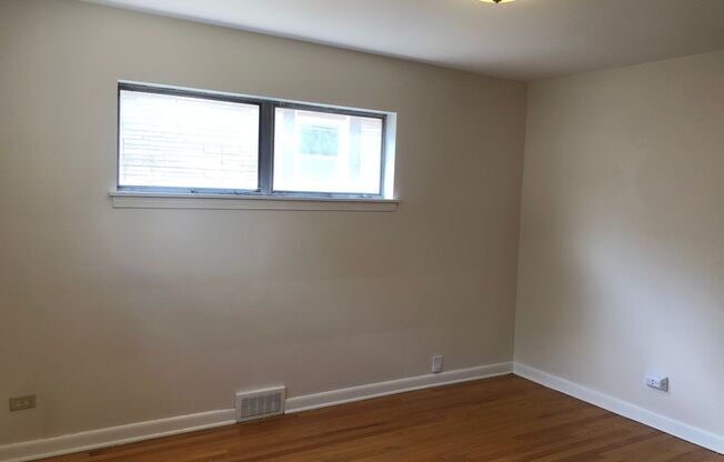 3 beds, 1 bath, $2,495