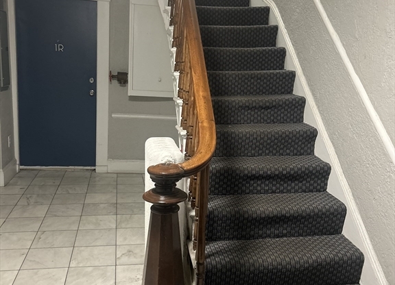 2 beds, 1 bath, $3,950, Unit 1R