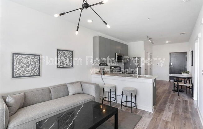 525 PKWY DR NE