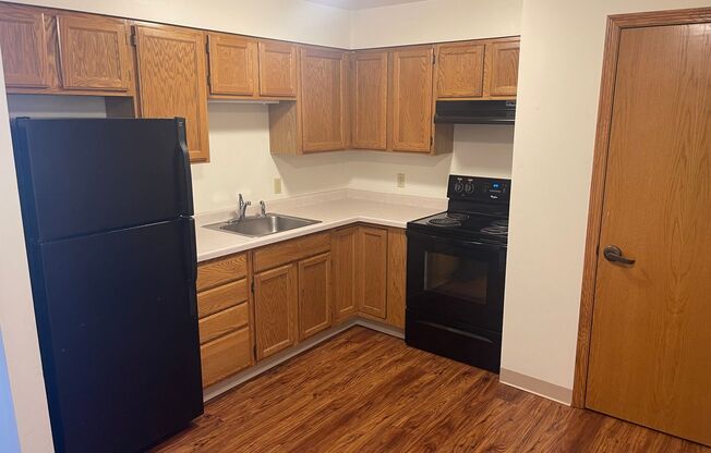 2 beds, 1 bath, $1,050, Unit High, 471 1C