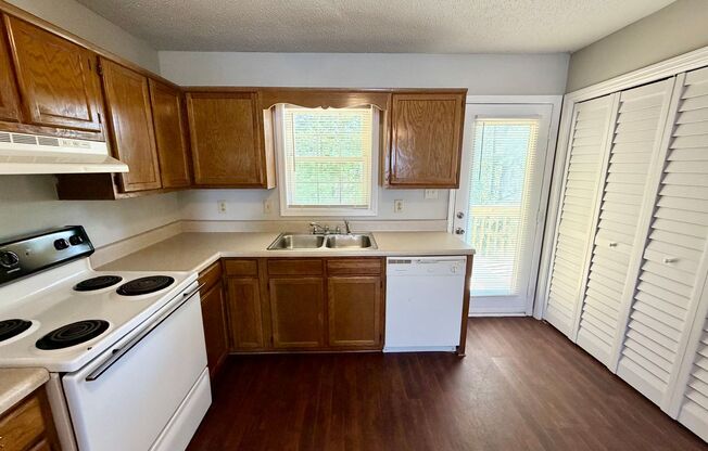 2 beds, 1 bath, 750 sqft, $1,045, Unit B-505D4