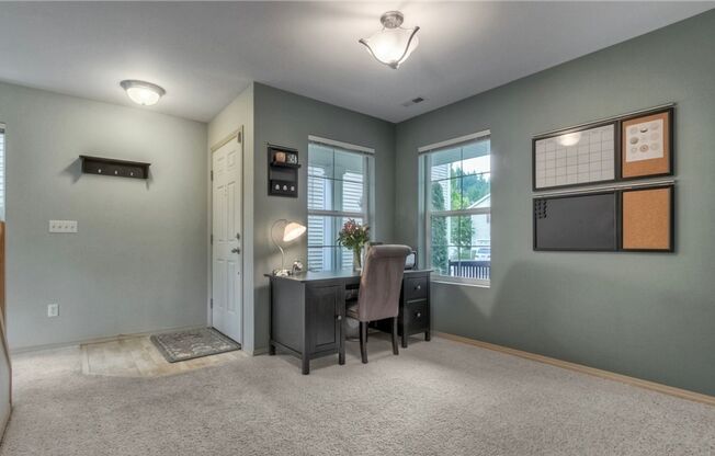 Beautiful Renton Home with A/C Available from now to 5/4/26