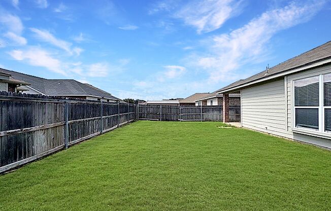 Charming 3-Bedroom, 2 Bath Home in a Quiet Neighborhood with Easy Access to 820 & I-30
