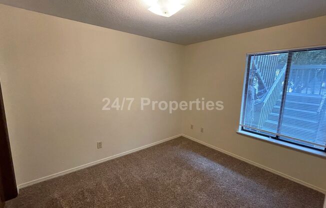 2 beds, 1 bath, $1,395, Unit Unit 4