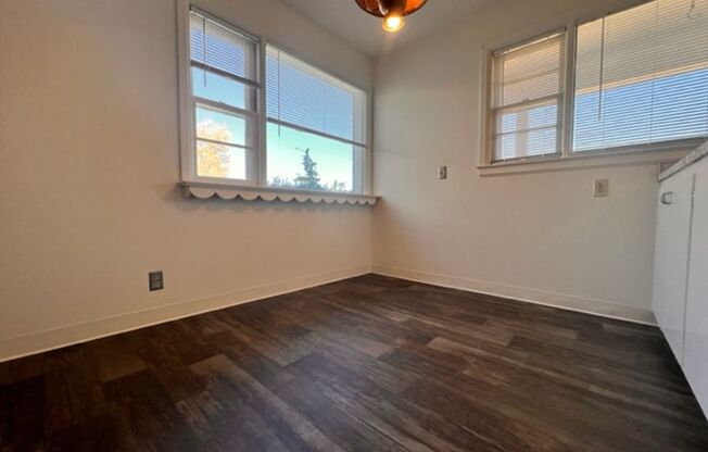 2 beds, 1 bath, $1,595