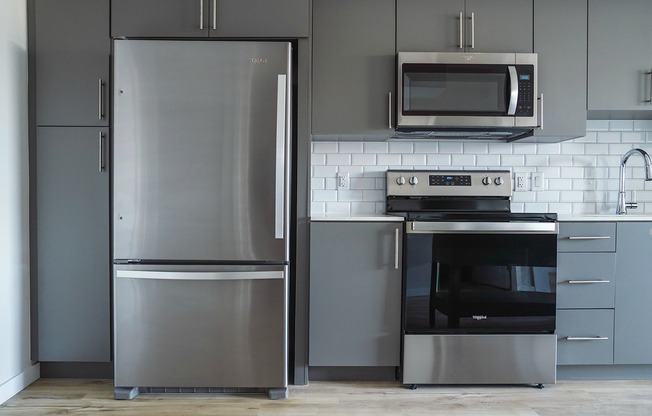 Elevate your lifestyle sustainability at Modera St. Petersburg with our ENERGY STAR® stainless steel appliance package. Enjoy top-of-the-line efficiency without compromising on style in your modern kitchen.