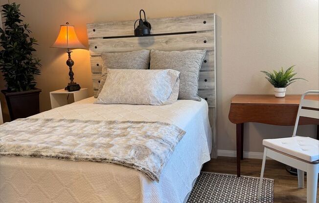 Furnished 2 Bed 1 Ba home in Bonita!