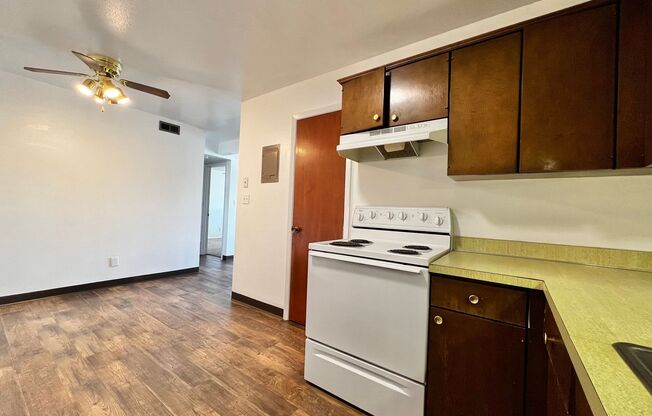2 beds, 1 bath, 715 sqft, $995, Unit A8
