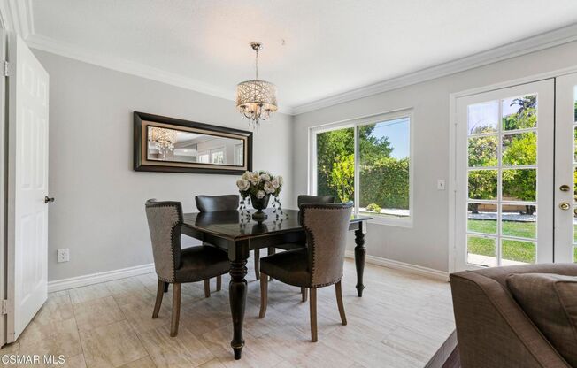 Gorgeous Shadow Run Home perched on a quiet cul de sac in Moorpark with access to community Pool & Spa!