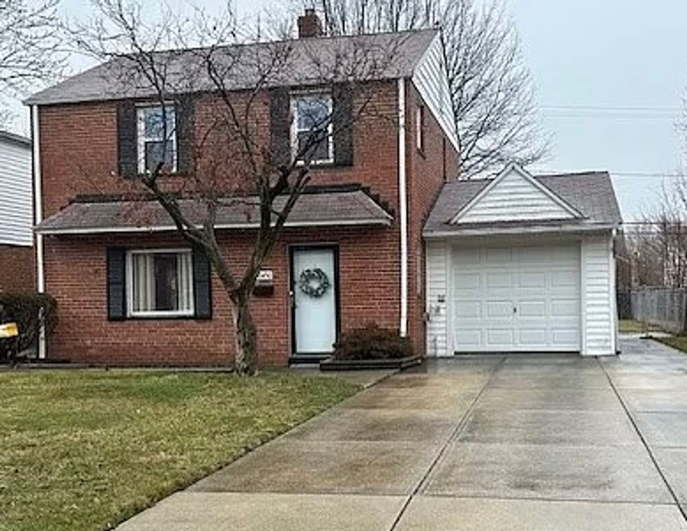3 BED 2 BATH SINGLE FAMILY HOME IN EUCLID!