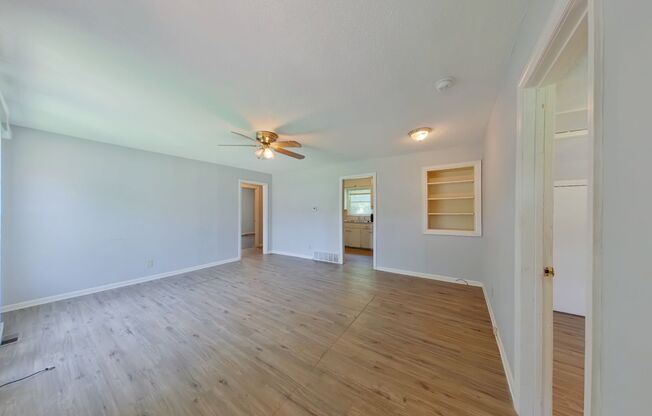 1557 N Broadview