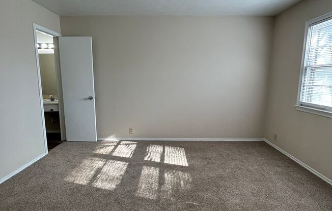 2 beds, 2 baths, 1,200 sqft, $975, Unit #10