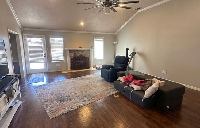 Spacious 4 Bed Home on the Golf Course! Mesa School District !
