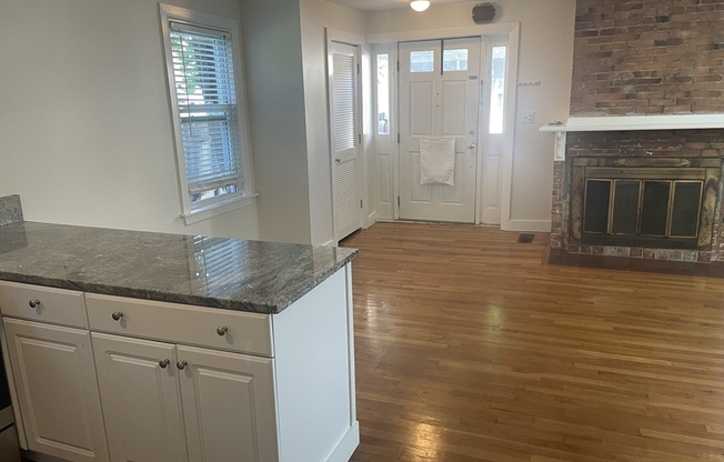 1 bed, 1 bath, 650 sqft, $2,300, Unit 1