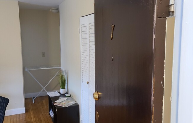 2 beds, 1 bath, $3,050, Unit 7