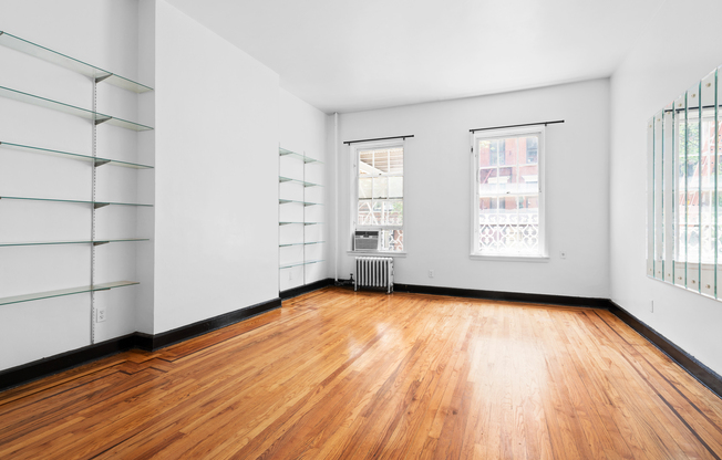 305 E 12 ST