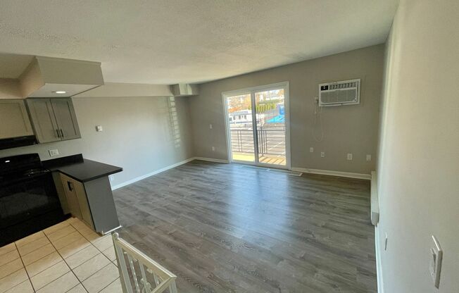 2 beds, 1.5 baths, 906 sqft, $1,750, Unit 8-6B