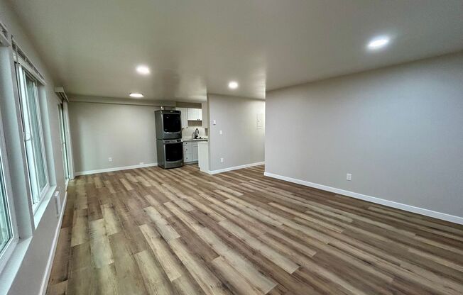 2 beds, 1 bath, 800 sqft, $1,795, Unit Unit 102