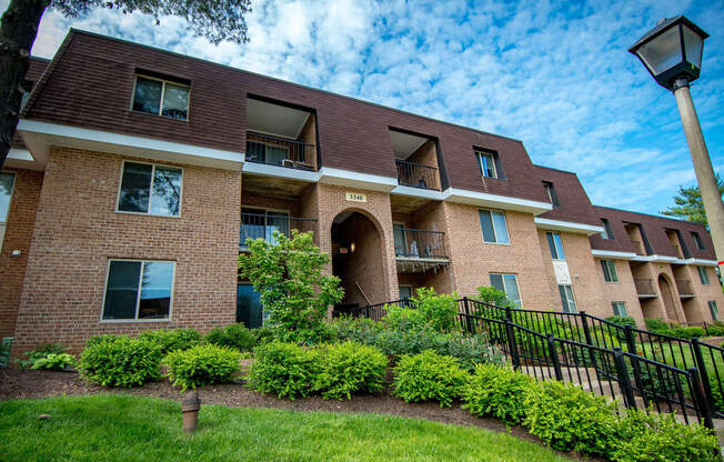 Oakton Park Apartments Building Exterior 19