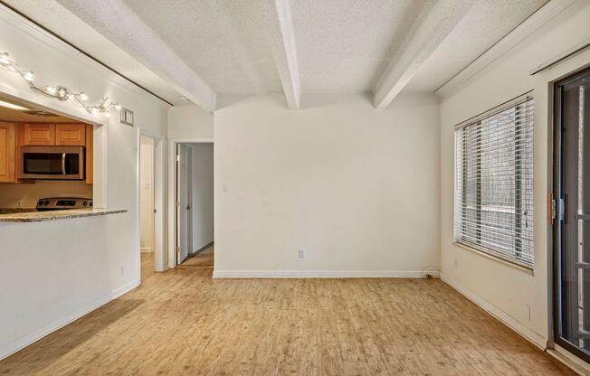 1 bed, 1 bath, $1,350, Unit Unit 1511
