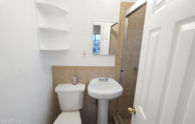 439 E FLORENCE AVE W