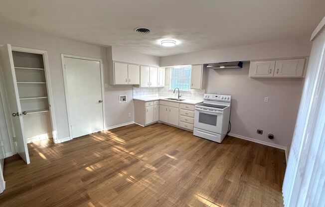 MOVE IN SPECIAL $500 OFF ON THE FIRST MONTH'S RENT! AVAILABLE NOW!!! Charming 4 bedroom 2 bath home in Dallas, TX