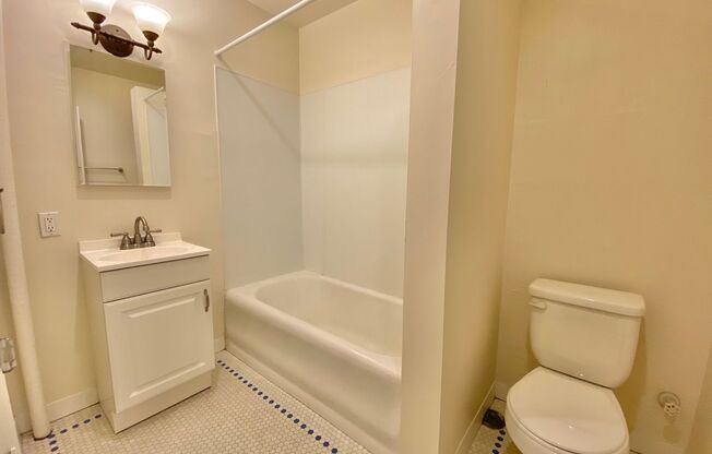 Studio, 1 bath, 437 sqft, $1,395, Unit 209