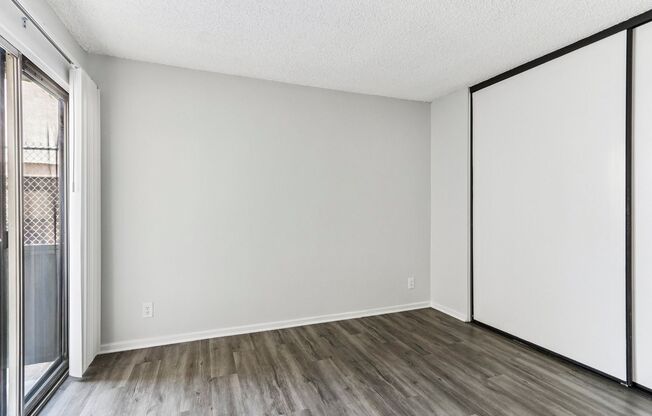 2 beds, 1 bath, 750 sqft, $1,698, Unit 113