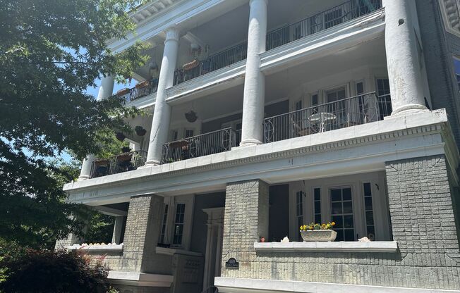 Gorgeous 1 Bedroom 1 Bathroom Condo located in Norfolk VA available 5/24/2025