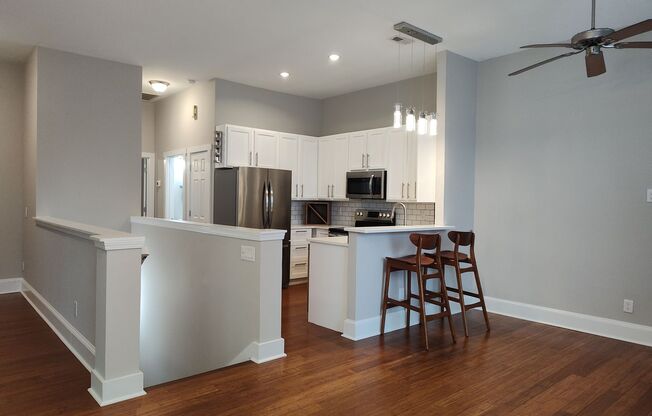 Pristine Condo located in The Colony Condos area!
