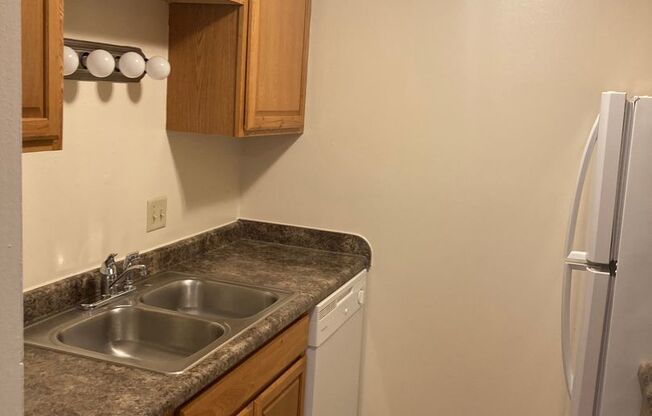 2 beds, 1 bath, 875 sqft, $1,144, Unit 7972 - 201