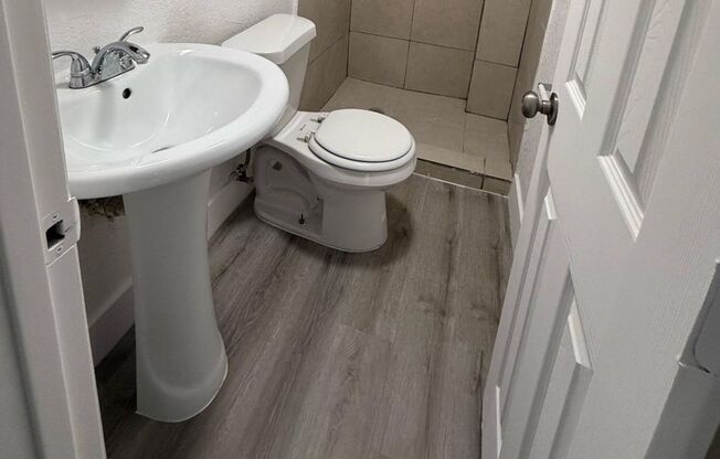 Studio, 1 bath, 400 sqft, $1,600, Unit 50-6