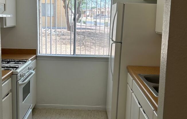 2 beds, 1 bath, 837 sqft, $825, Unit 47