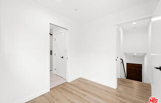 1417 CRESTVIEW CT