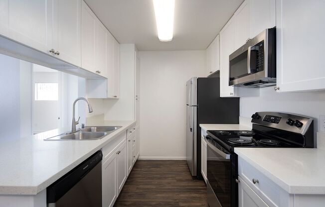 3 beds, 2 baths, 1,105 sqft, $3,695, Unit 137