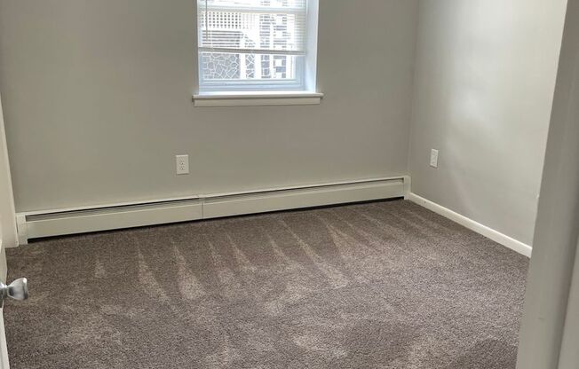 2 beds, 1 bath, 800 sqft, $1,695, Unit D - 33