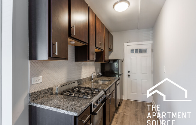 707 W Brompton Ave 33
