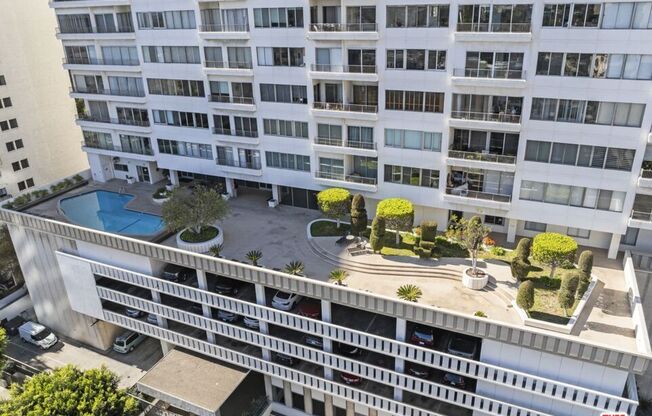 1 bed, 2 baths, 893 sqft, $4,999, Unit 1905