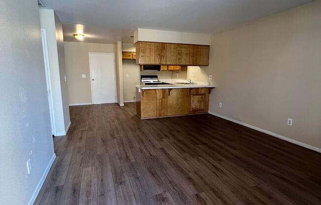 2 beds, 2 baths, 950 sqft, $1,700, Unit B