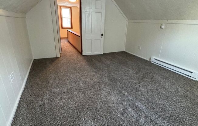 3 beds, 1 bath, $1,400