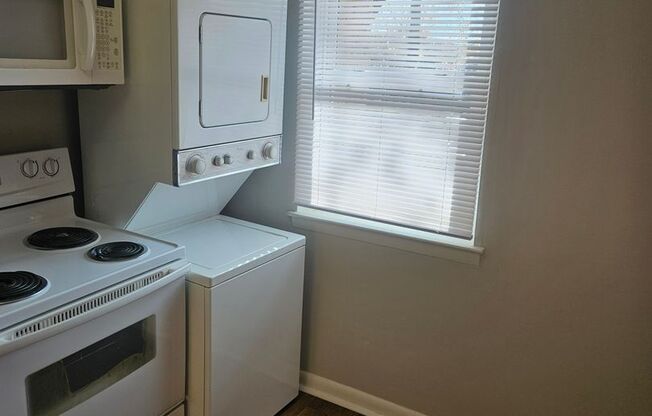 2 beds, 1 bath, 908 sqft, $1,995, Unit 119