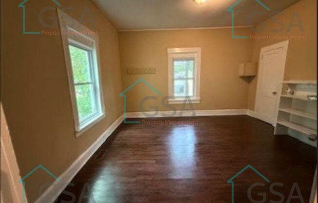 3 beds, 1 bath, $1,100, Unit 20 Burdette St