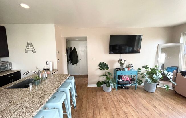 1 bed, 1 bath, $1,025, Unit 403