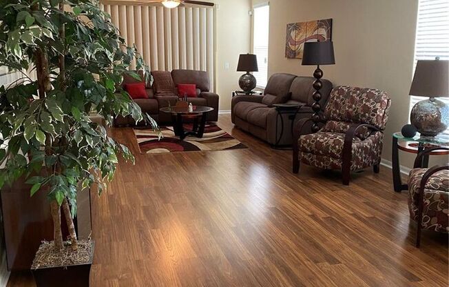 Beautiful 3 bedrooms 2 Bathrooms Home