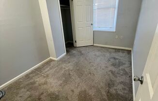 3 beds, 1 bath, $1,600, Unit 3rd Floor